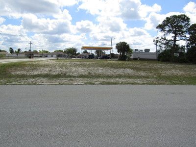 3709 SW 8th Pl, Cape Coral, FL 33914